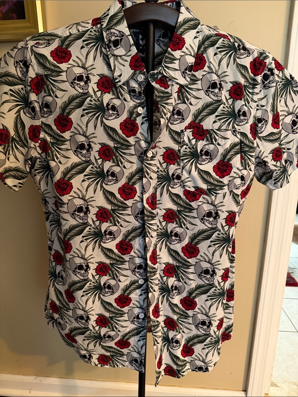 Xhilaration White Short-Sleeve Button-Up Shirt with Red Rose & Black Skull Print